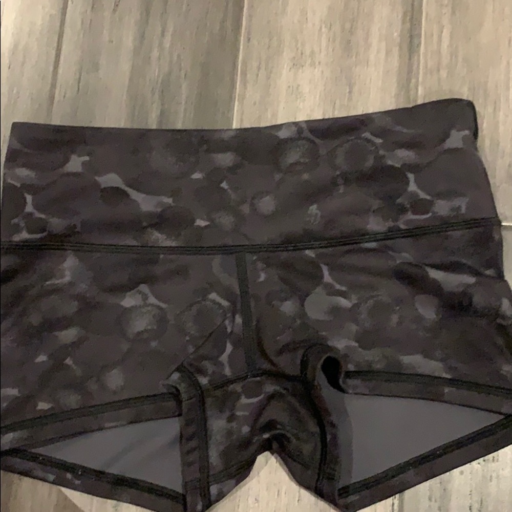 lululemon shorts size 4 never worn